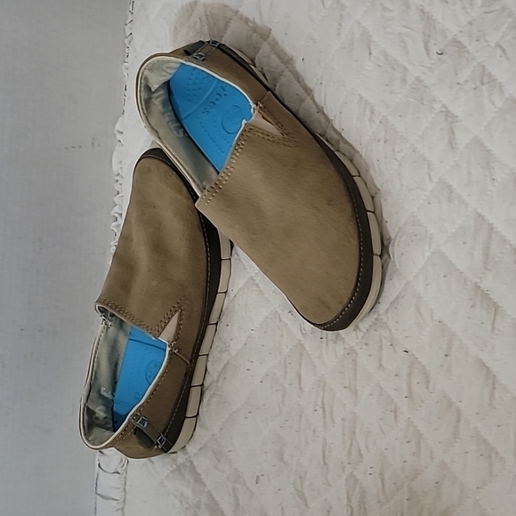 Crocs Women's Loafers Tan  Size 7 - Picture 1 of 8
